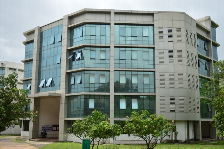 https://cache.careers360.mobi/media/colleges/social-media/media-gallery/8258/2018/12/5/Campus View of Viva Institute of Management and Research Virar_Campus-View.png